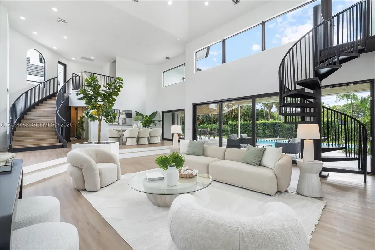 7190 Valencia Dr, Boca Raton FL 33433