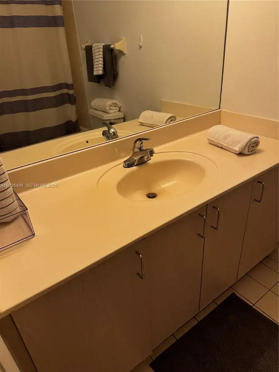 185 SE 14th Ter # 1812, Miami FL 33131 photo 4