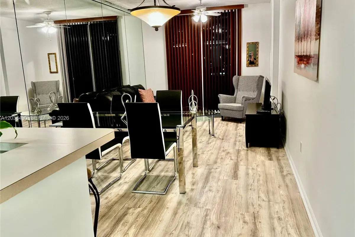 185 SE 14th Ter # 1812, Miami FL 33131