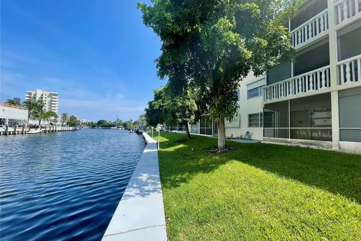 450 Paradise Isle Blvd # 205, Hallandale Beach FL 33009