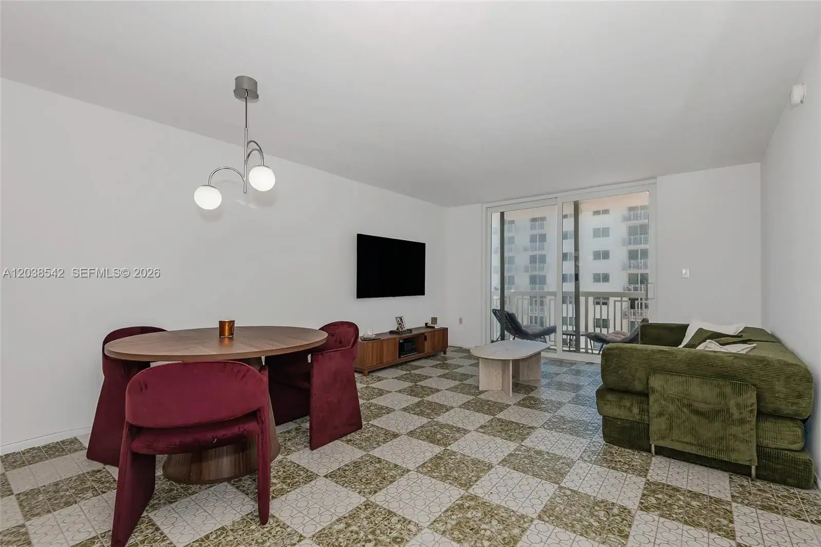1 bedroom 1 bath Residential for sale at 401 Ocean Dr # 810, Miami Beach FL 33139