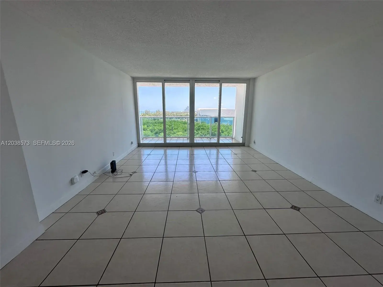 100 Bayview Dr # 823, Sunny Isles Beach FL 33160