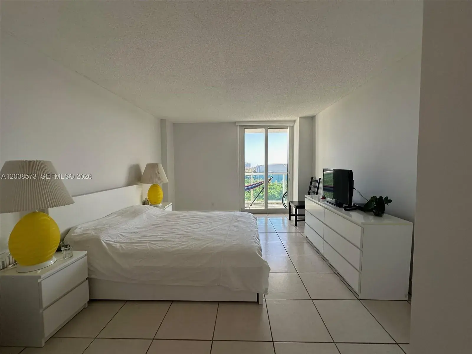100 Bayview Dr # 823, Sunny Isles Beach FL 33160