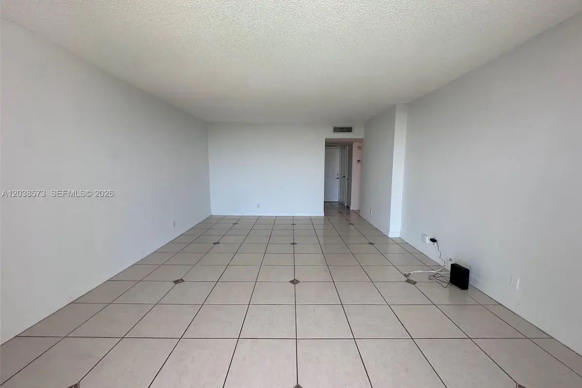 100 Bayview Dr # 823, Sunny Isles Beach FL 33160