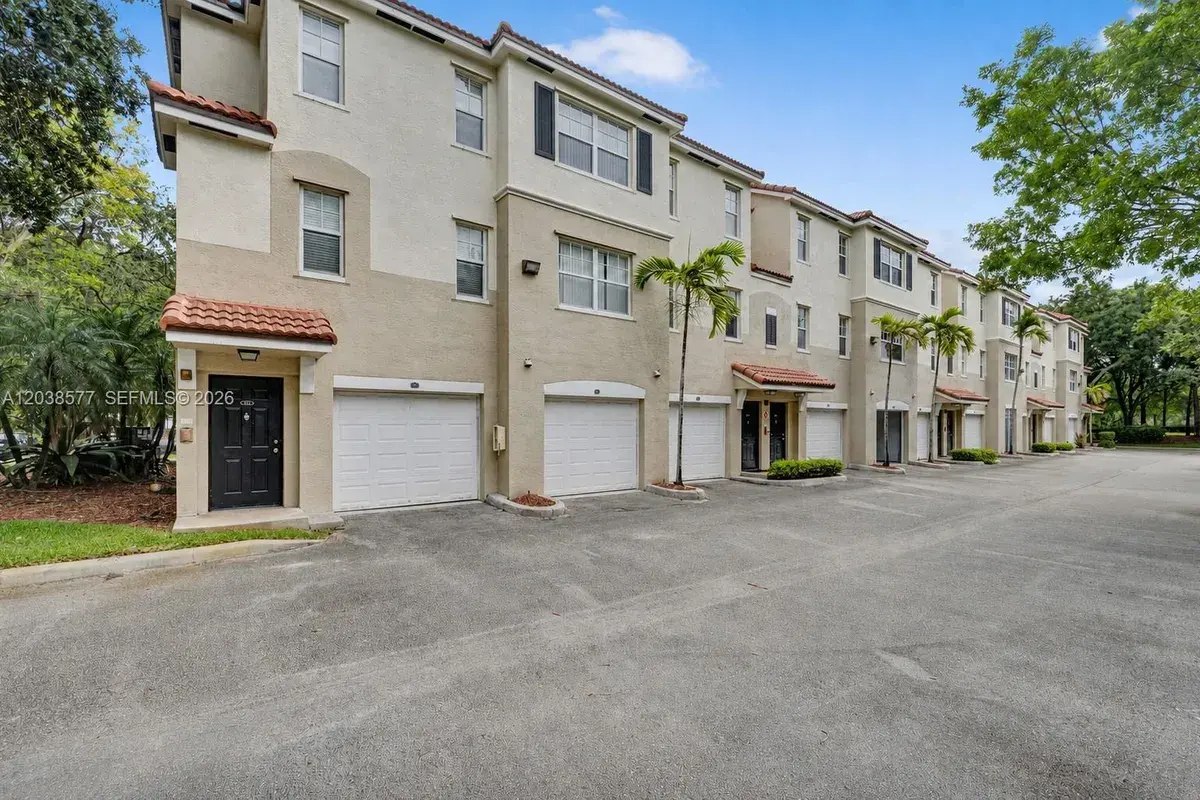 5880 W Sample Rd # 203, Coral Springs FL 33067