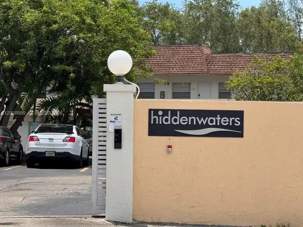1860 Venice Park Dr # 208, North Miami FL 33181