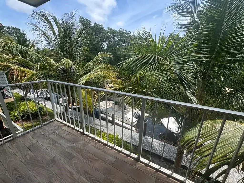 1860 Venice Park Dr # 208, North Miami FL 33181