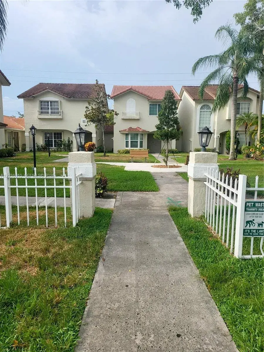 10877 NW 8th St, Pembroke Pines FL 33026