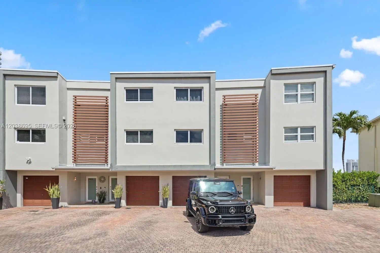 3927 NE 171st St, North Miami Beach FL 33160