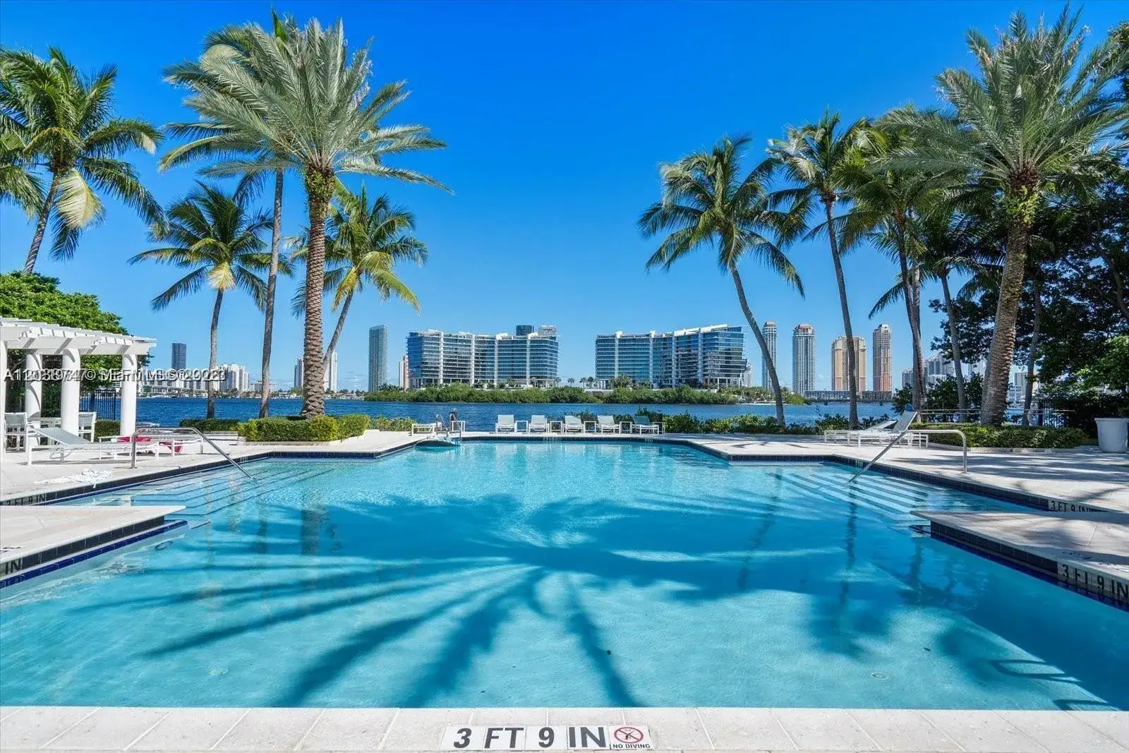 3125 NE 184th St, Aventura FL 33160