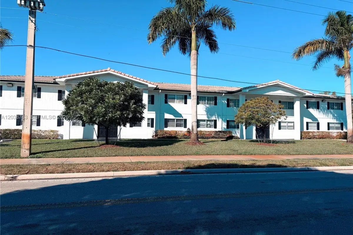 4240 Woodside Dr # 4, Coral Springs FL 33065