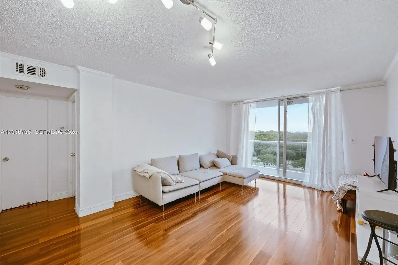 2841 NE 163rd St # 704, North Miami Beach FL 33160 photo 4