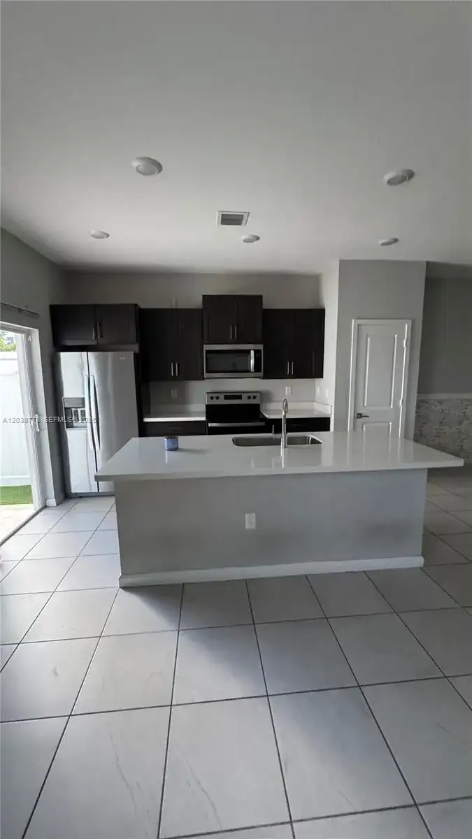 834 SE 16th Ct, Homestead FL 33034 photo 4