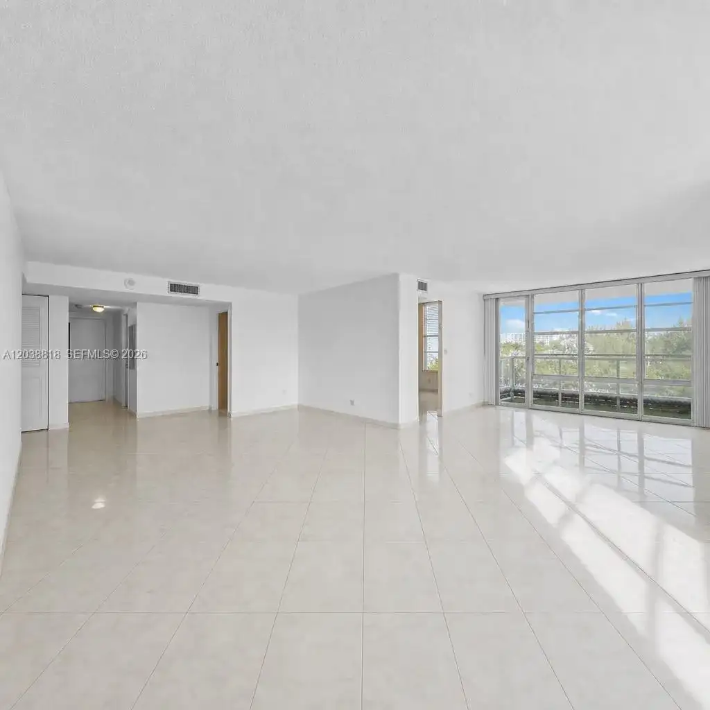 230 174th St # 404, Sunny Isles Beach FL 33160 photo 2
