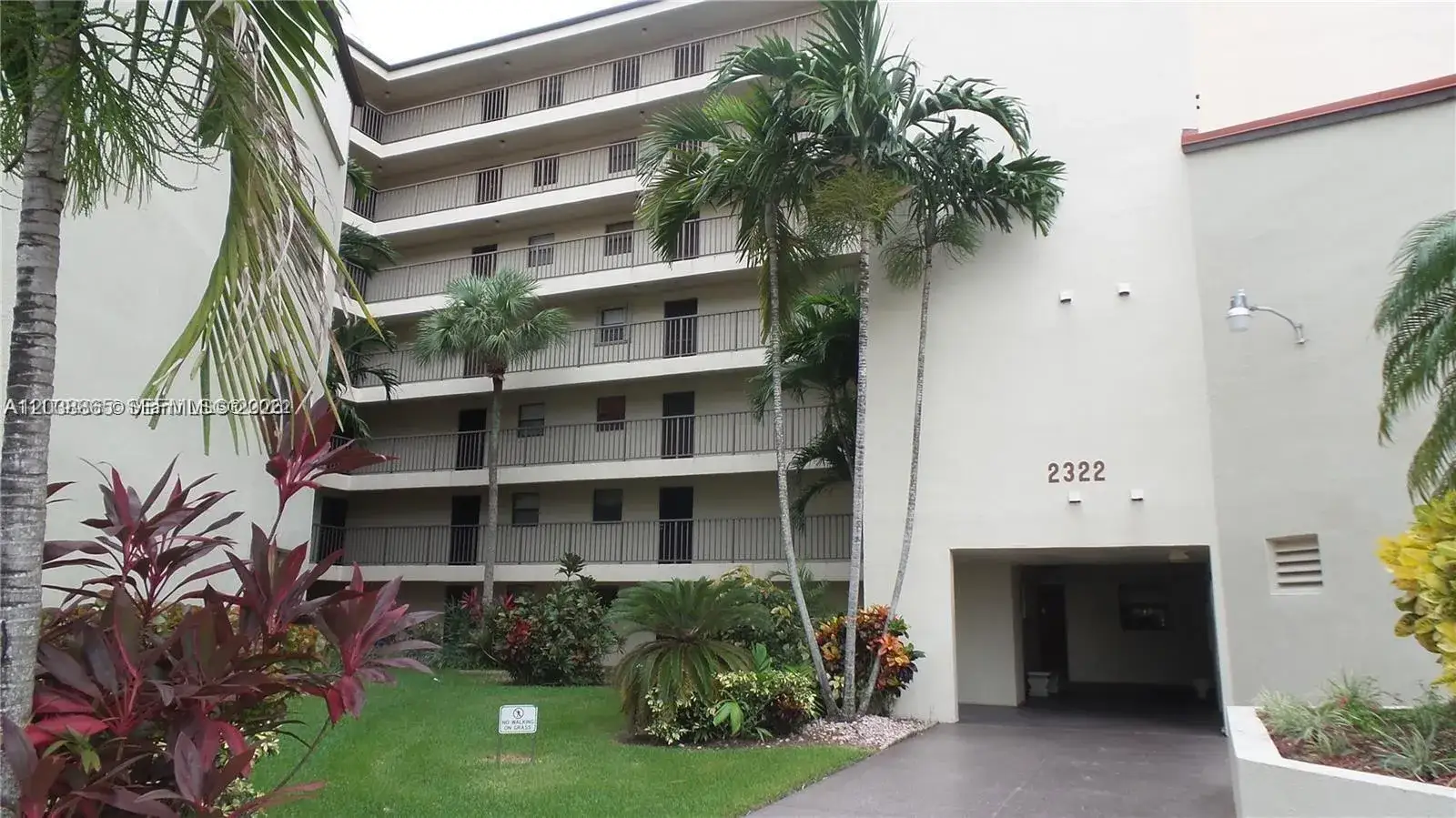 2320 S Cypress Bend Dr # 206, Pompano Beach FL 33069