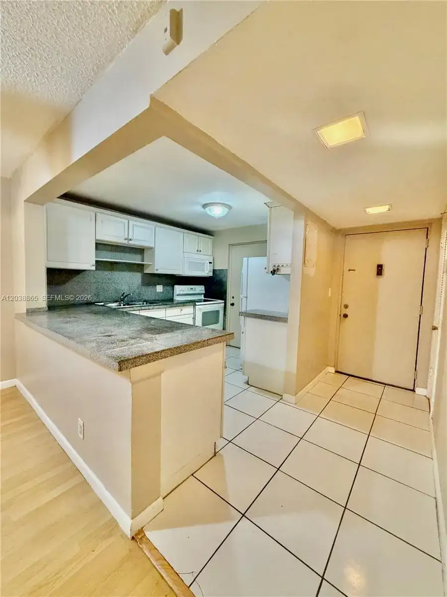 2320 S Cypress Bend Dr # 206, Pompano Beach FL 33069 photo 4