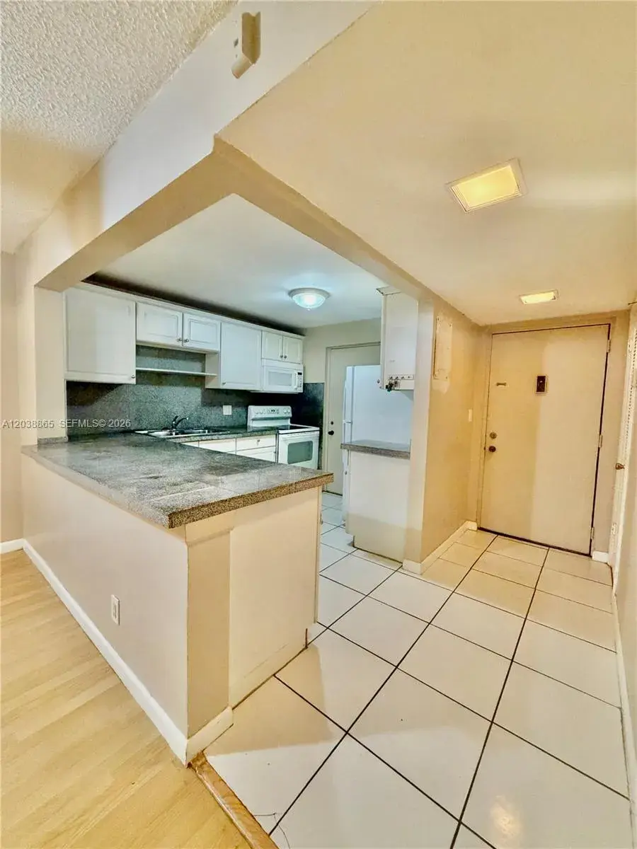 2320 S Cypress Bend Dr # 206, Pompano Beach FL 33069