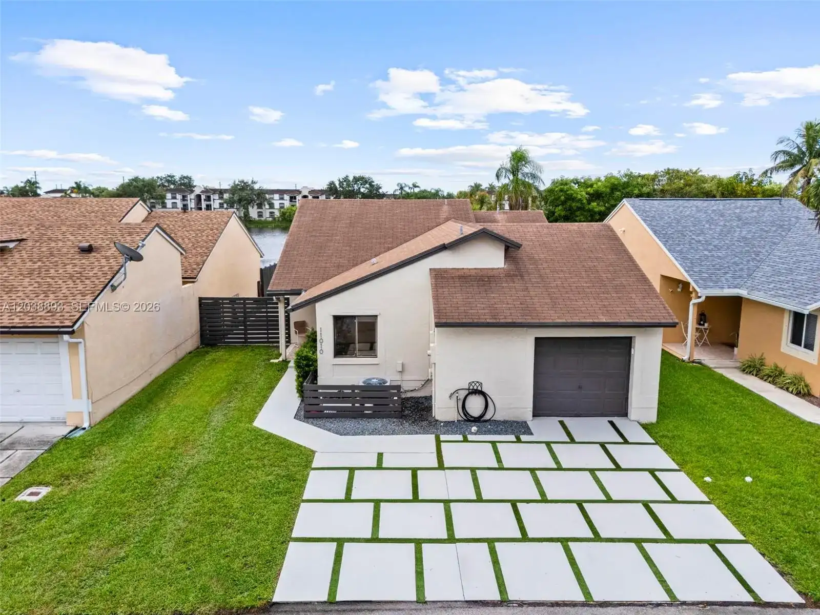 11010 SW 13th St, Pembroke Pines FL 33025 photo 2