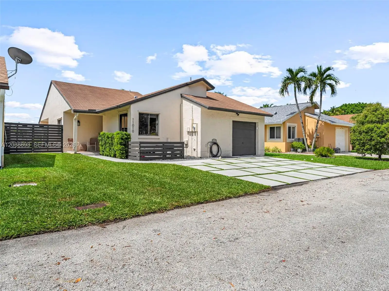 11010 SW 13th St, Pembroke Pines FL 33025 photo 5