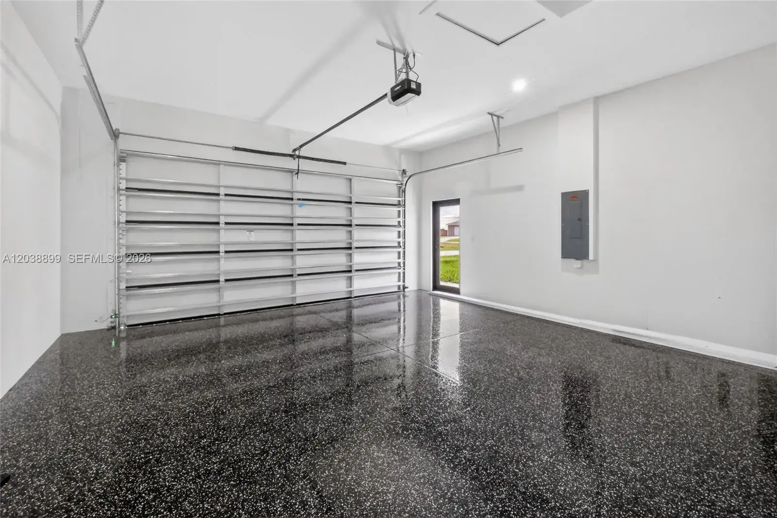 2014 SW 8th PL, Cape Coral FL 33991