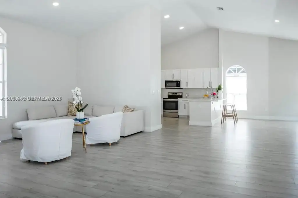 8325 NW 161st Ter, Miami Lakes FL 33016 photo 2