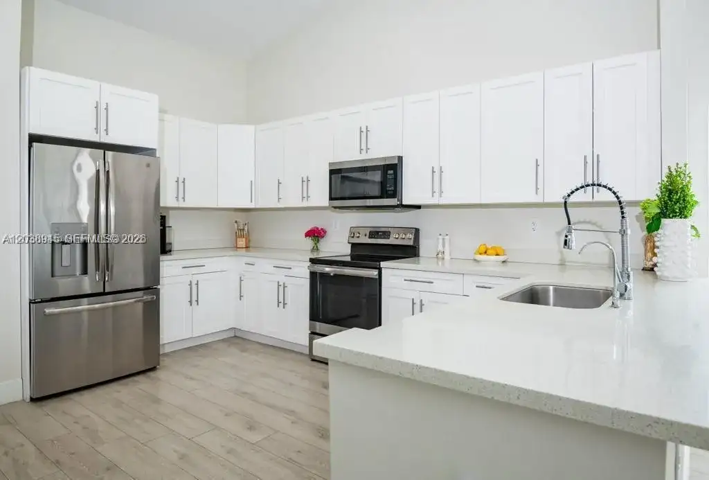8325 NW 161st Ter, Miami Lakes FL 33016 photo 4
