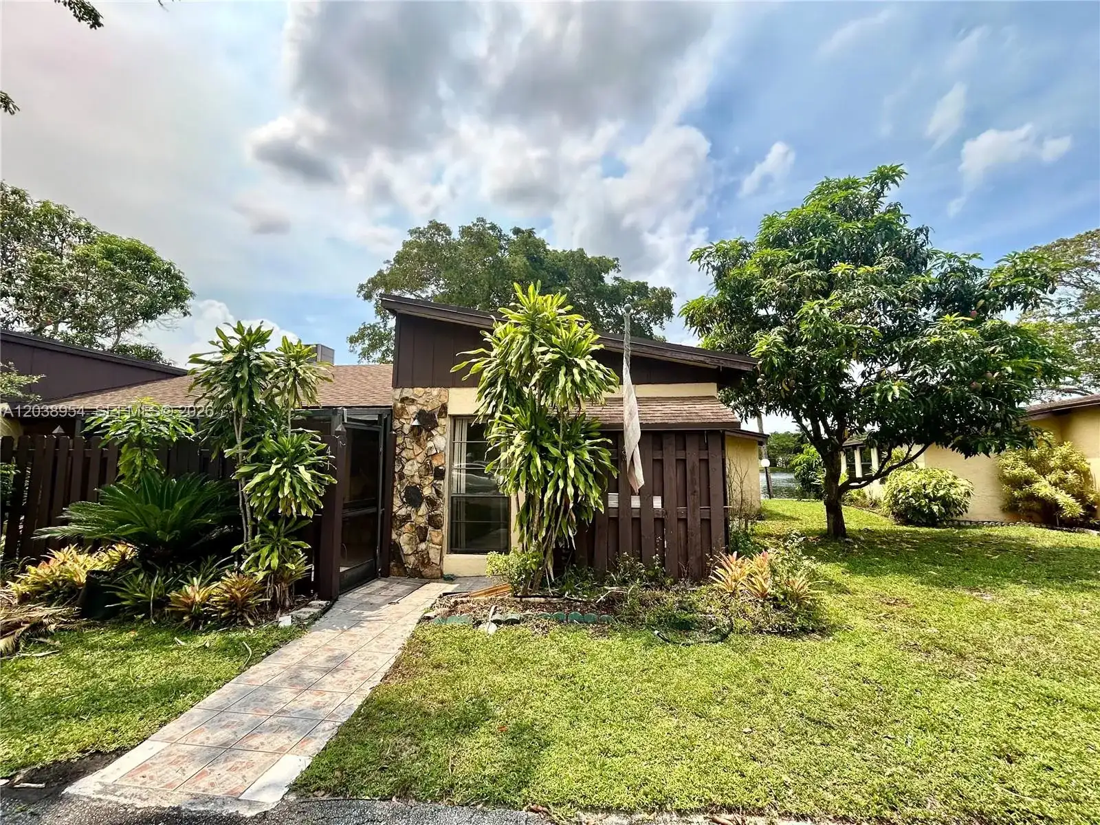 416 Briarwood Cir # 24, Hollywood FL 33024