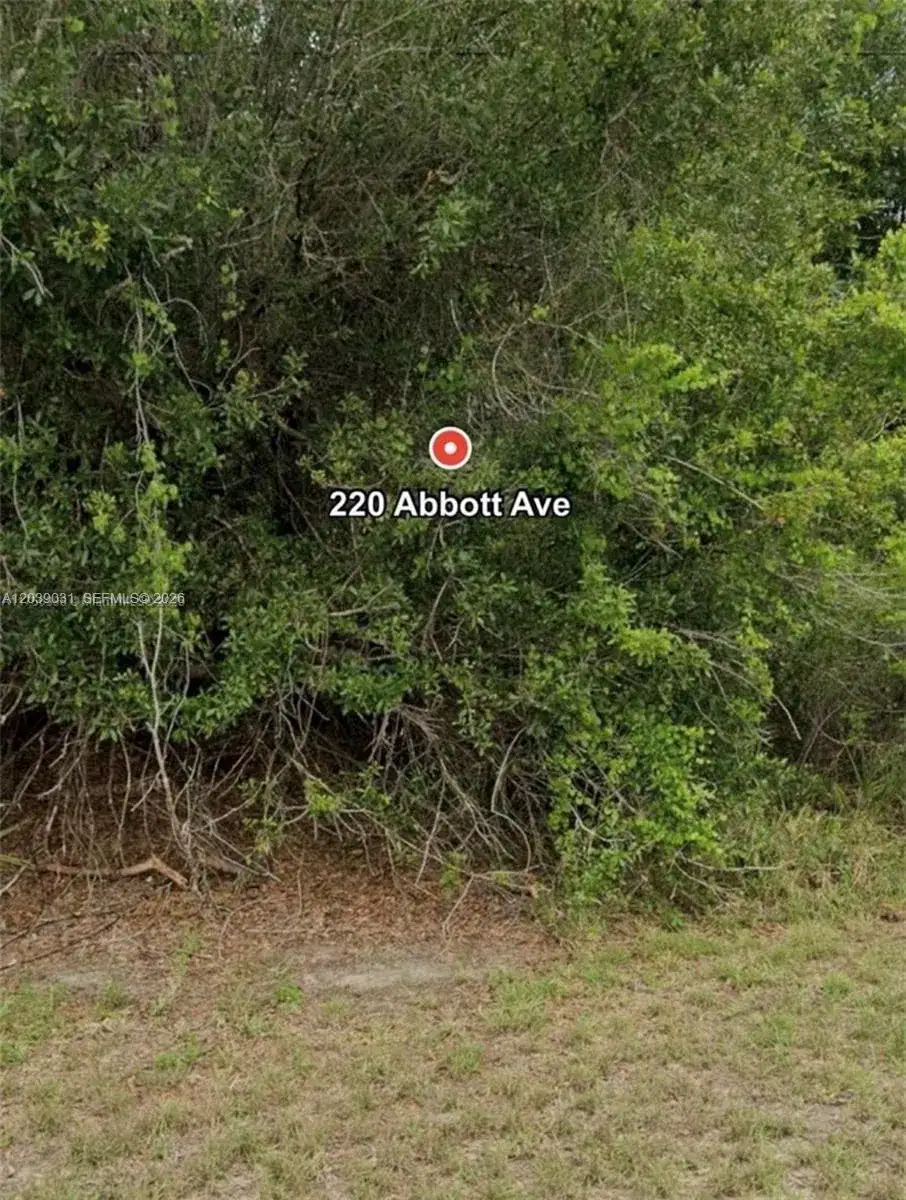 220 NE ABBOTT AVE, Fort Myers FL 33936 photo 4
