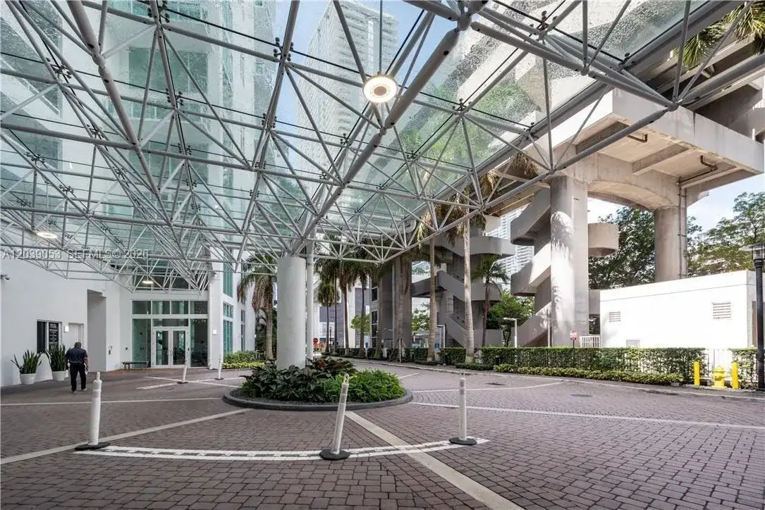 31 SE 5th St # 705, Miami FL 33131 photo 3