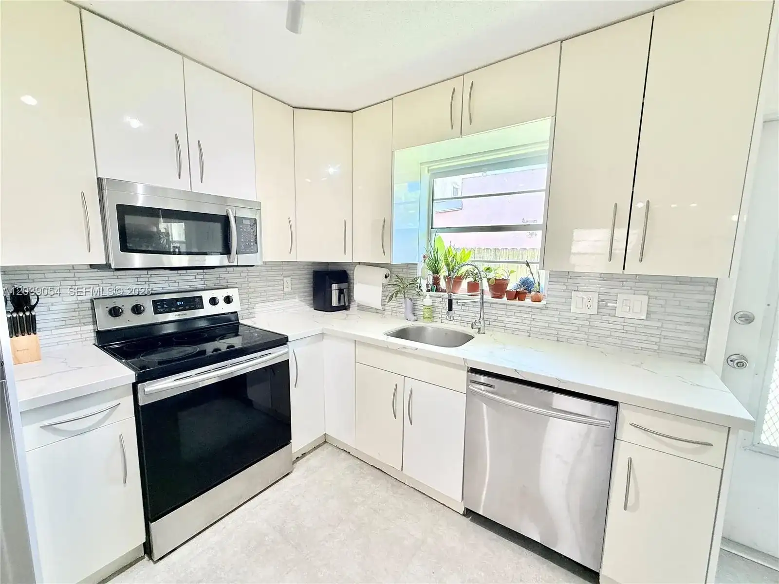1722 Mayo St # 105, Hollywood FL 33020