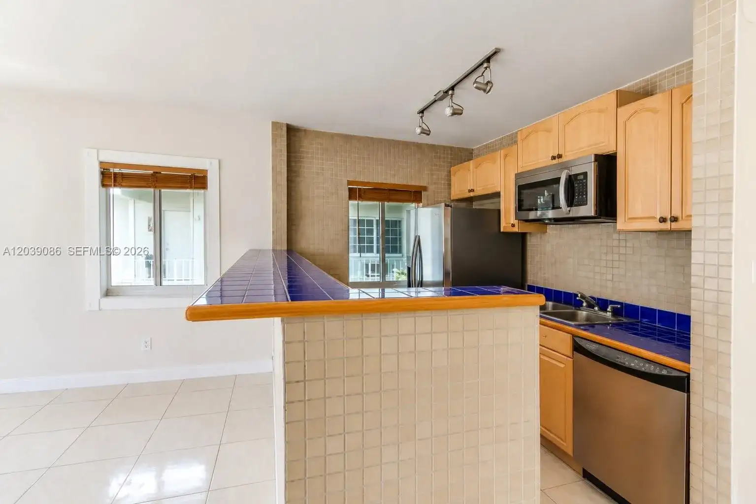 549 Meridian Ave # 12, Miami Beach FL 33139 photo 3