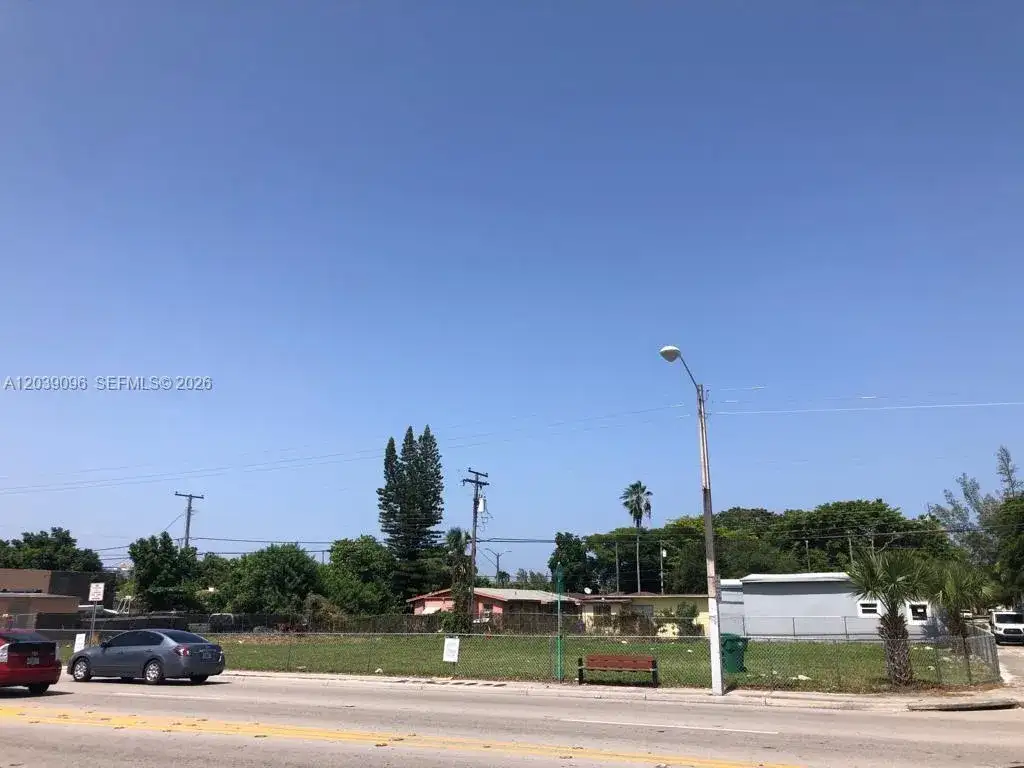 4923 NW 17th Ave, Miami FL 33142 photo 5