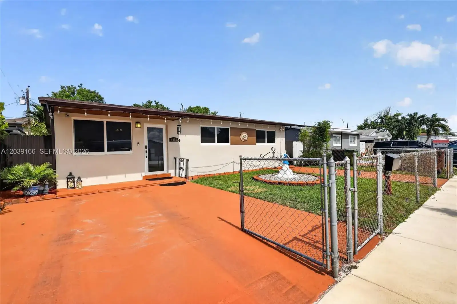 4585 E 9th Ln, Hialeah FL 33013 photo 3