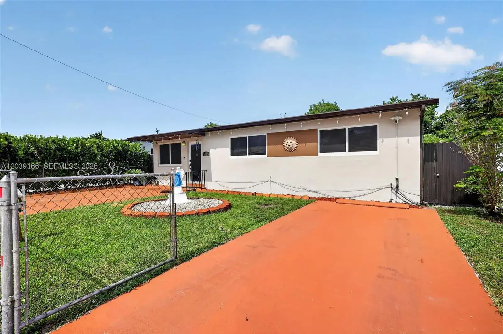 4585 E 9th Ln, Hialeah FL 33013 photo 4