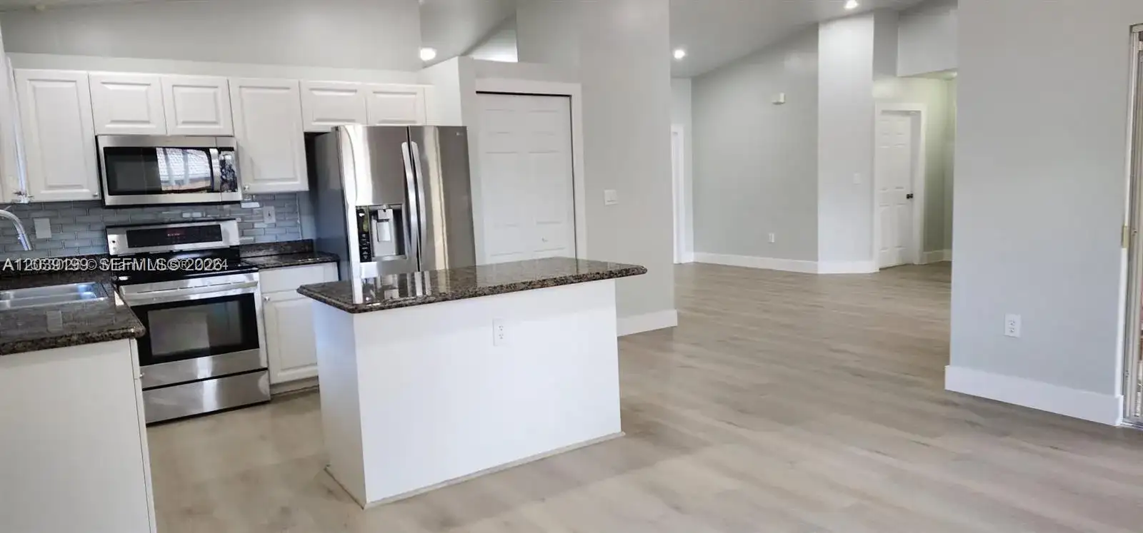 14817 SW 180th St, Miami FL 33187 photo 4