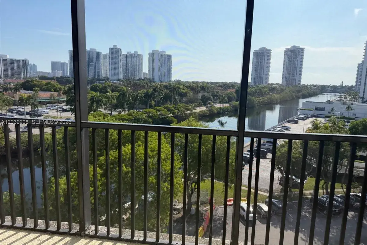 3475 N Country Club Dr # 816, Aventura FL 33180