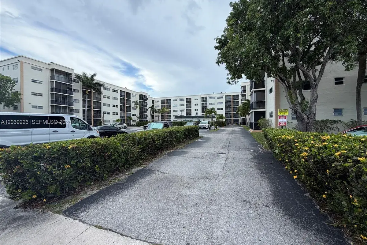 220 SW 9th Ave # 402, Hallandale Beach FL 33009