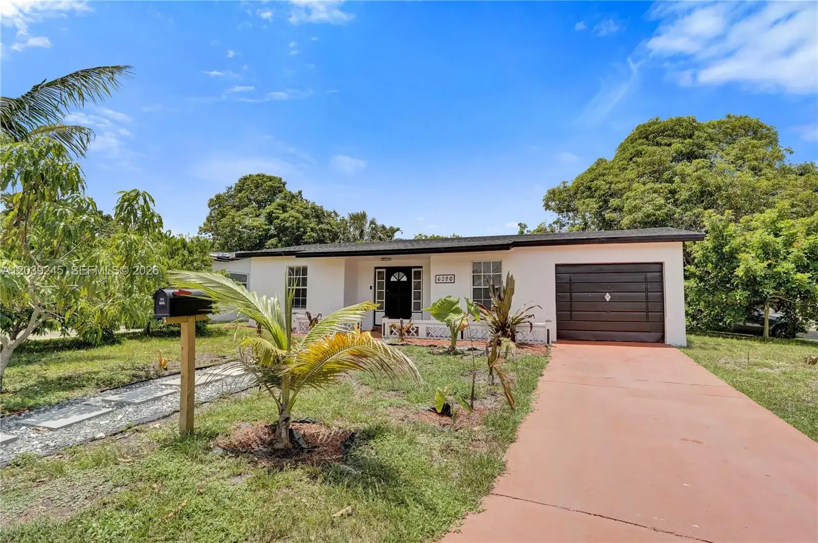 6280 SW 8th Pl, North Lauderdale FL 33068 photo 2