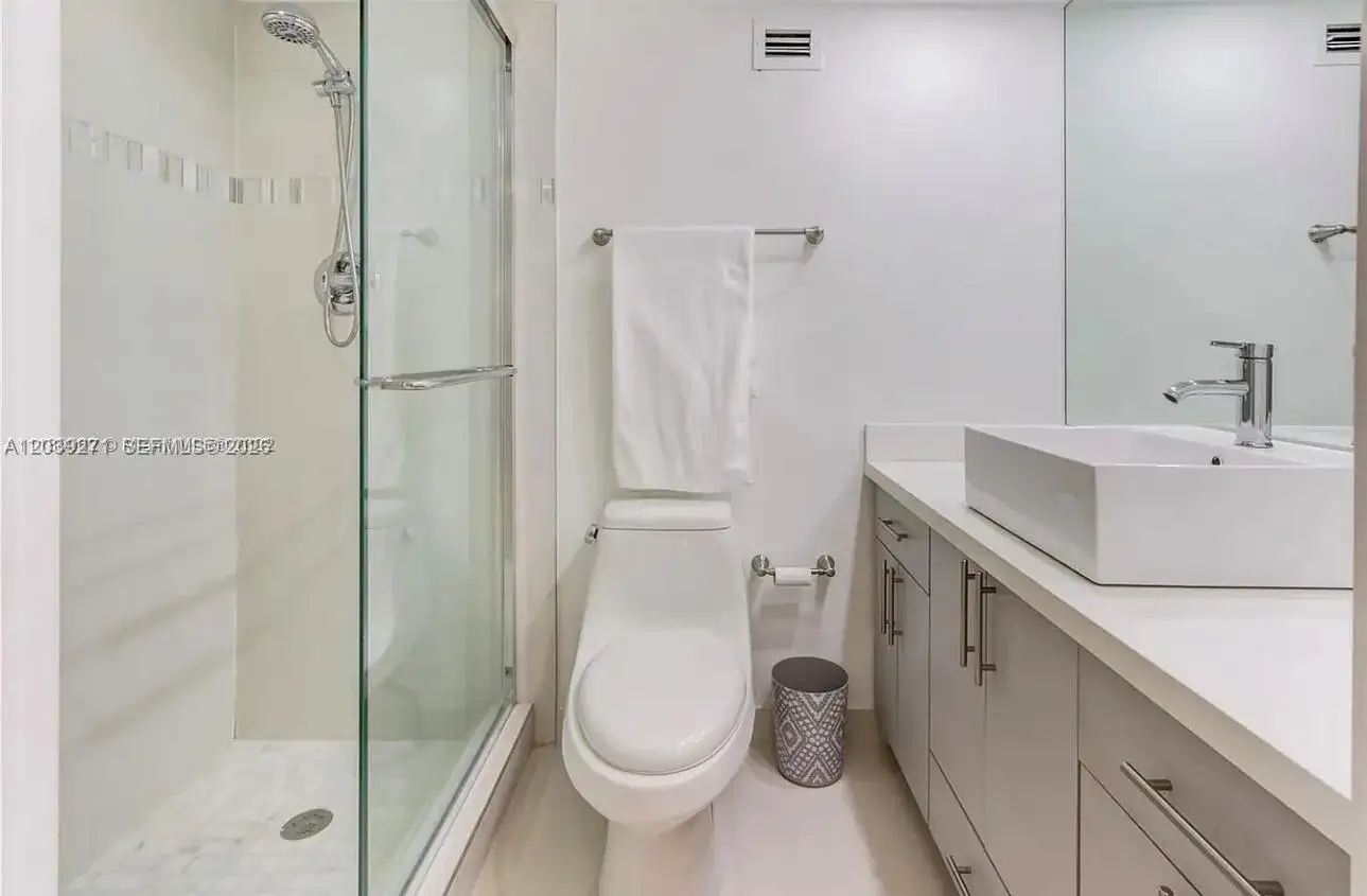 6039 Collins Ave # 401, Miami Beach FL 33140 photo 2