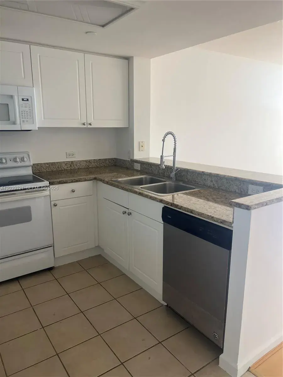 19501 W Country Club Dr # 611, Aventura FL 33180