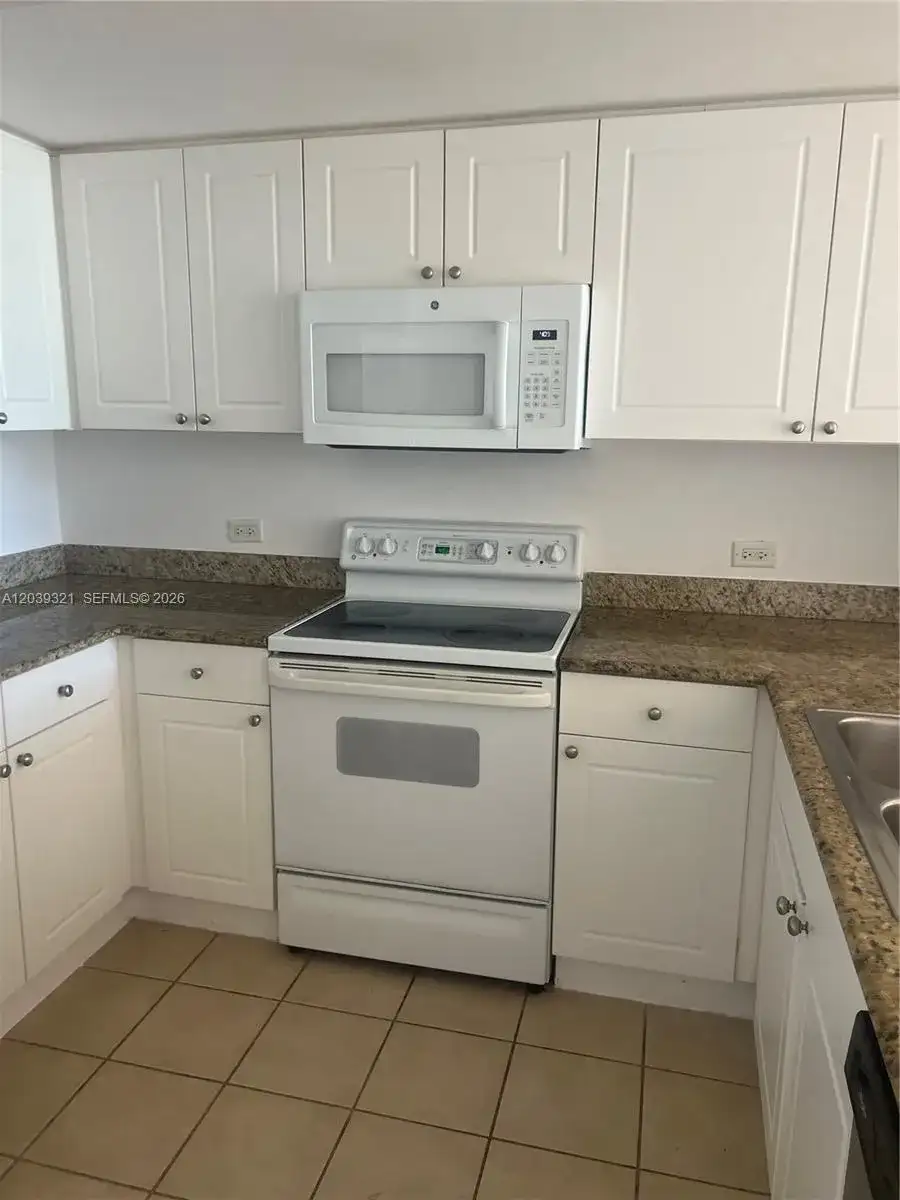 19501 W Country Club Dr # 611, Aventura FL 33180 photo 3