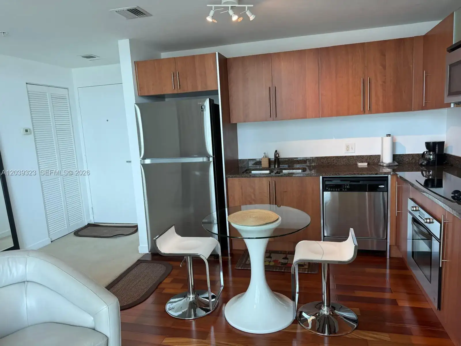300 S Biscayne Blvd # 3703, Miami FL 33131 photo 2