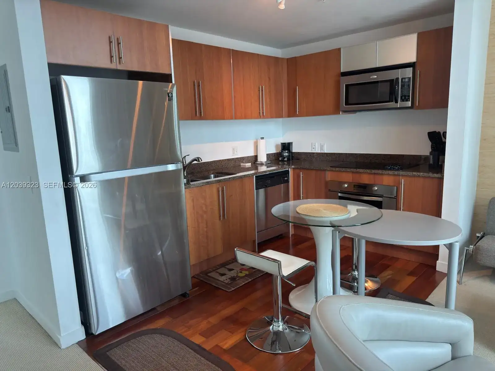 300 S Biscayne Blvd # 3703, Miami FL 33131 photo 3