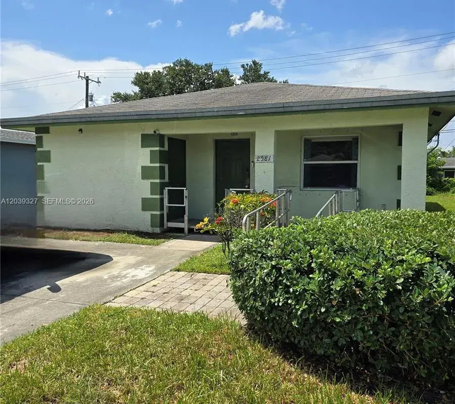 2581 NW 15th Ct, Fort Lauderdale FL 33311