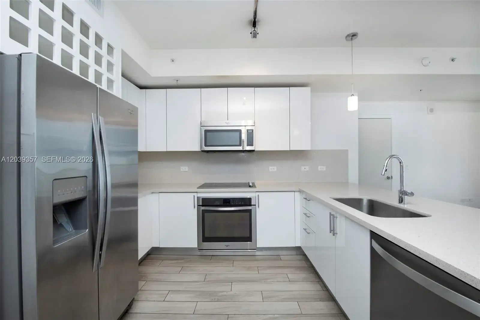 999 SW 1st Ave # 2402, Miami FL 33130 photo 3