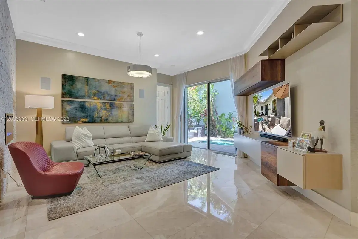 1529 Shoreline Way # 1529, Hollywood FL 33019