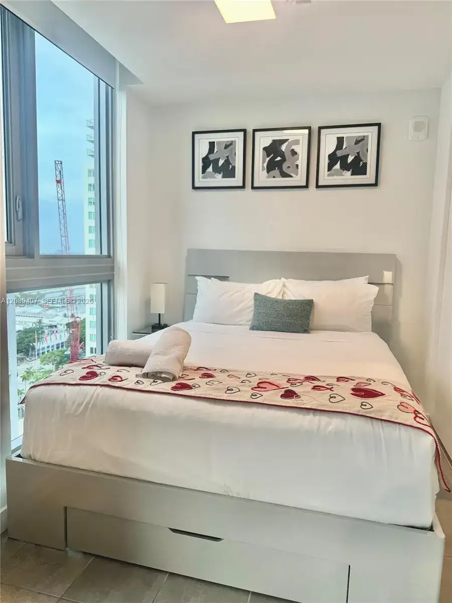 227 NE 2nd street # 2308, Miami FL 33132 photo 2