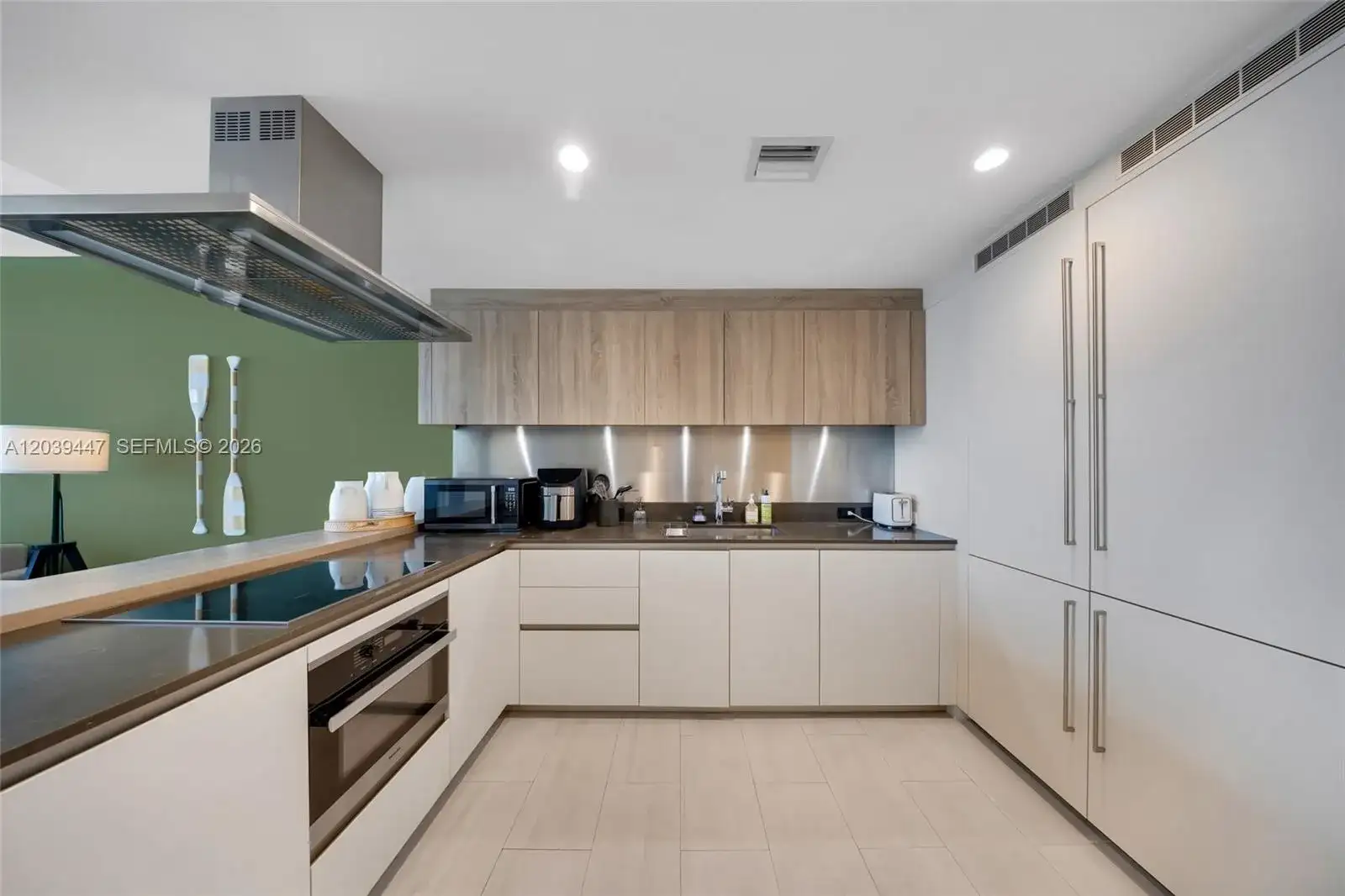 1000 Brickell Plz # 4704, Miami FL 33131 photo 2