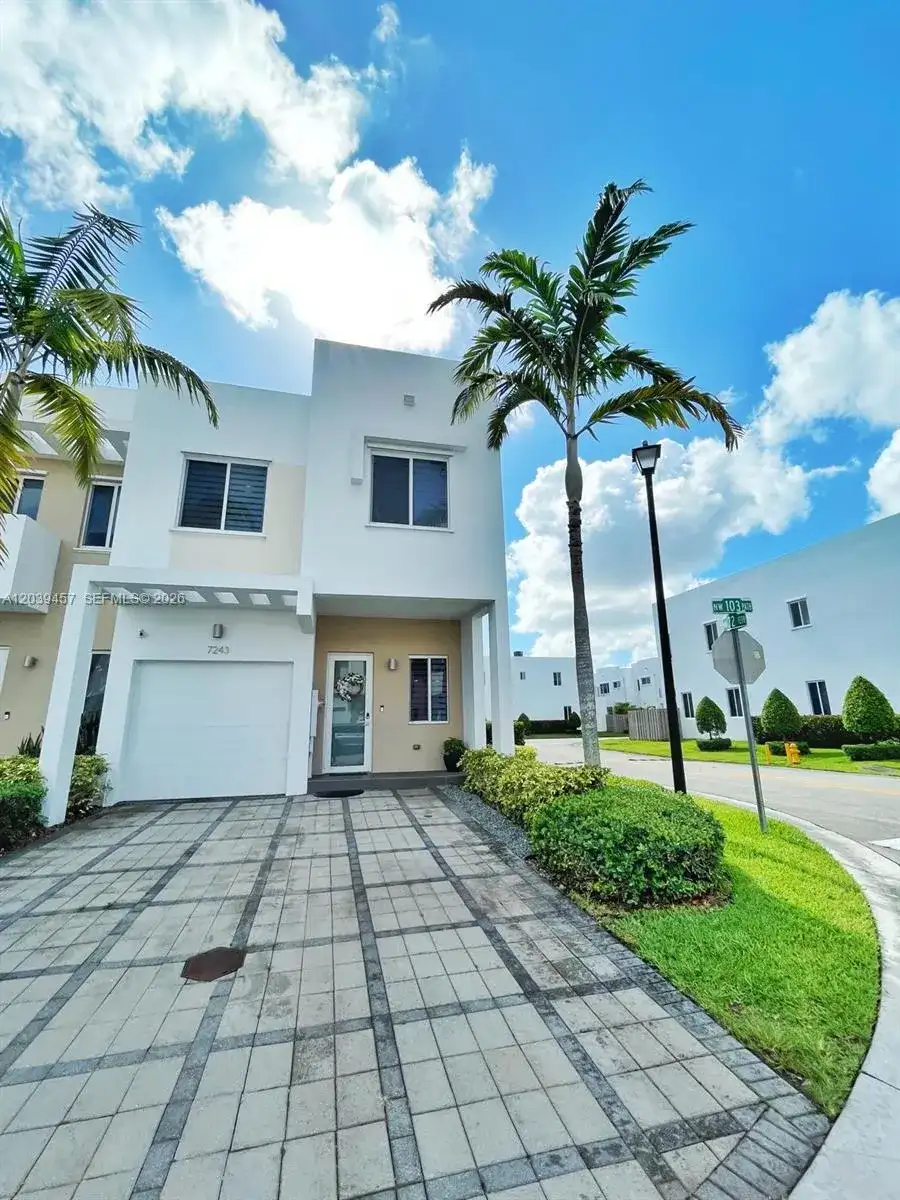 7243 NW 103rd Path, Doral FL 33178 photo 2