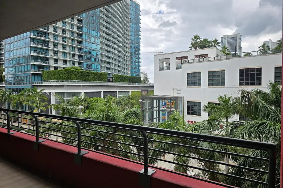 90 NE 32ND ST # 305, Miami FL 33137